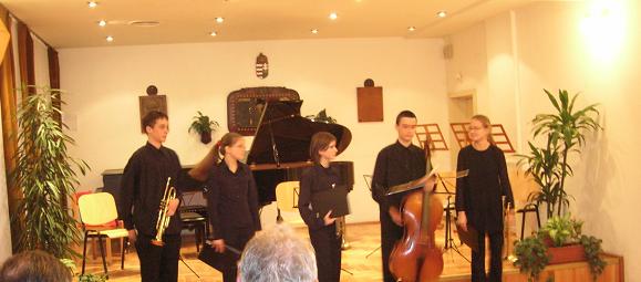 Jelenet a hangversenyről